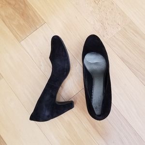 Easy Spirit Anti Gravity Black Suede Pumps
